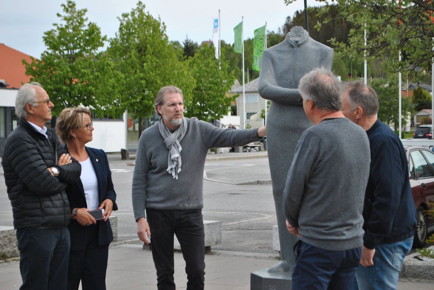 Kunstneren om statue-hærverk: - Her må de ha brukt slegge - Bergens Tidende